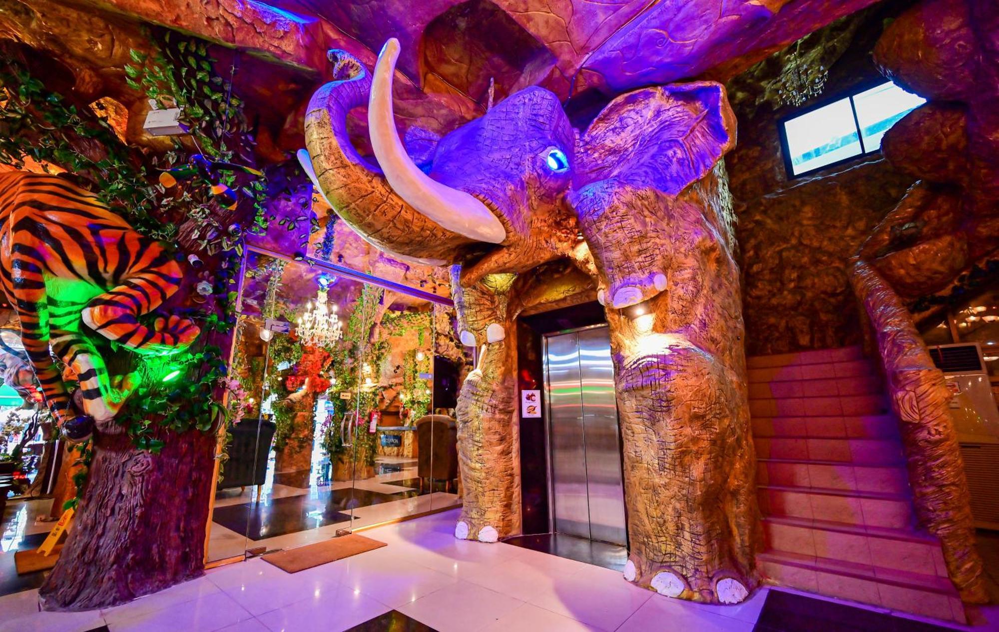 Tiger Complex Hotel Patong Ngoại thất bức ảnh